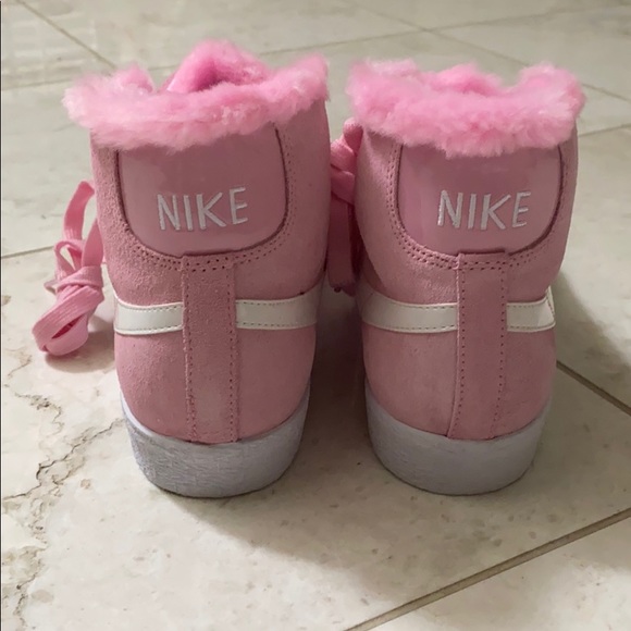 Nike pink sneakers never worn with pink fur inside - Picture 3 of 6